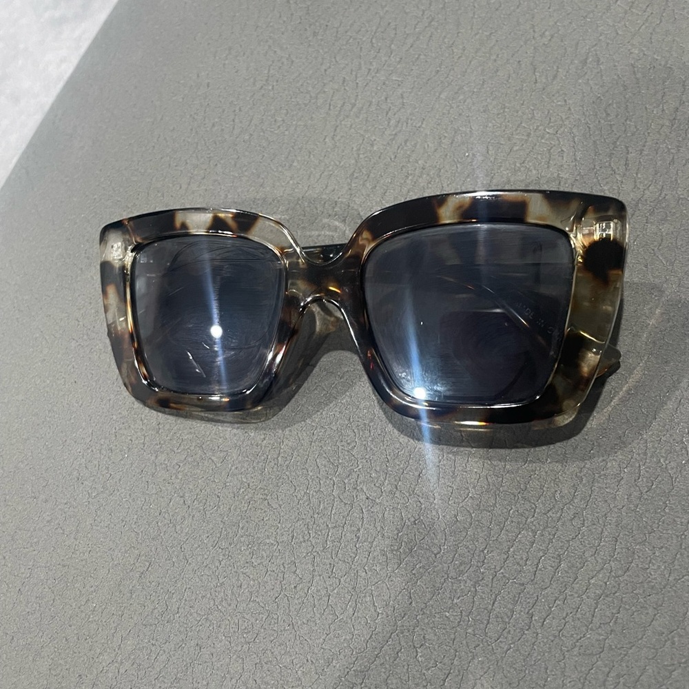 Tortoises framed sunglasses from Shein